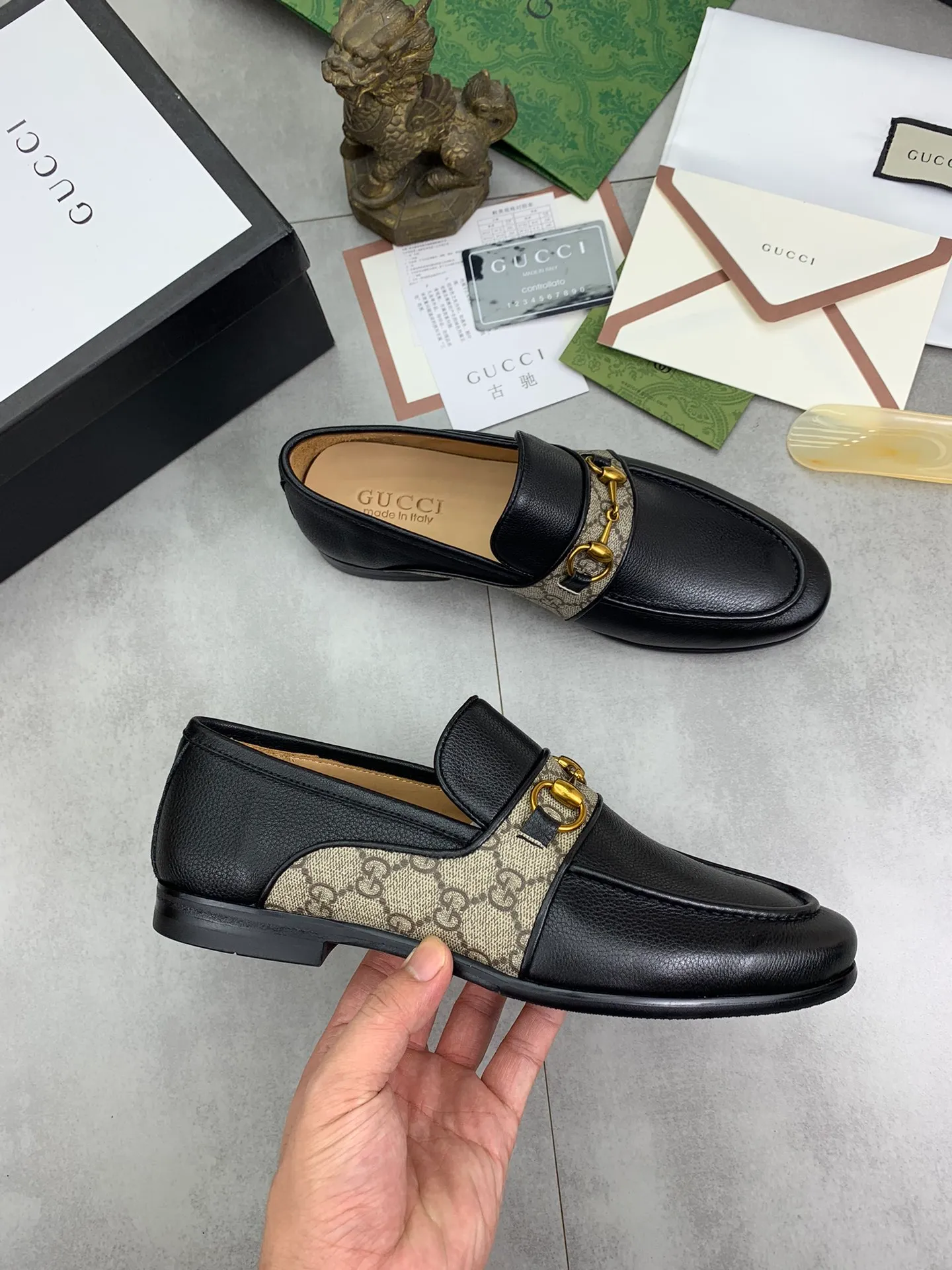 Men's shoes 💰P580 💰[New model] Genuine leather outsole series 🆘Water-dyed cow lining [GUCCI] Gucci leather shoes, top purchasing men's 2023 counters are on sale simultaneously, top-grade original calfskin imported from Italy ➕ first-layer cowhide lining) original factory special original sole, fine workmanship, impeccable 👍 You can go in and out of the counter at will; the real thing is super beautiful, code number: 38 to 45 black Brown 🉑️Choose a full set of packaging at the counter
